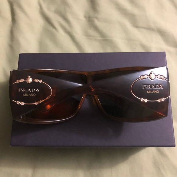 Sunglasses - Picture 3 of 4